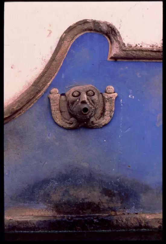 Sculpted wall ornament